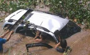 Lakalantas Tunggal, Satu Unit Mobil Masuk Parit di Reteh Inhil